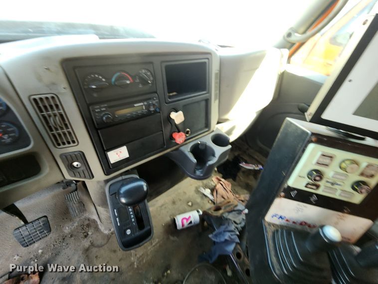 image for item DC6197 2009 International 7400  dump truck