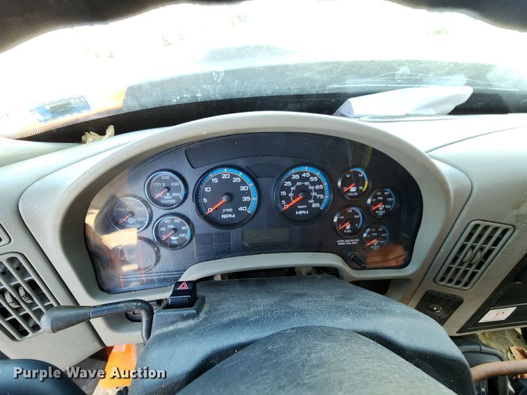 image for item DC6197 2009 International 7400  dump truck