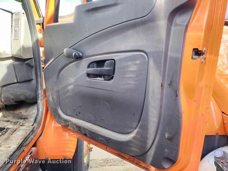 image for item DC6197 2009 International 7400  dump truck