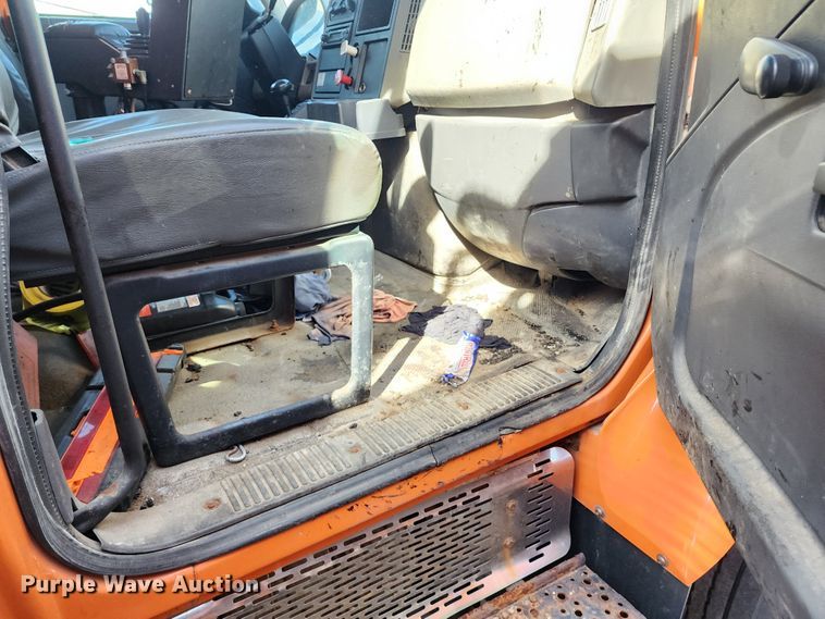 image for item DC6197 2009 International 7400  dump truck