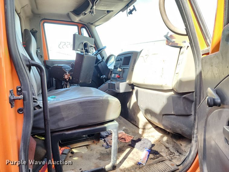 image for item DC6197 2009 International 7400  dump truck