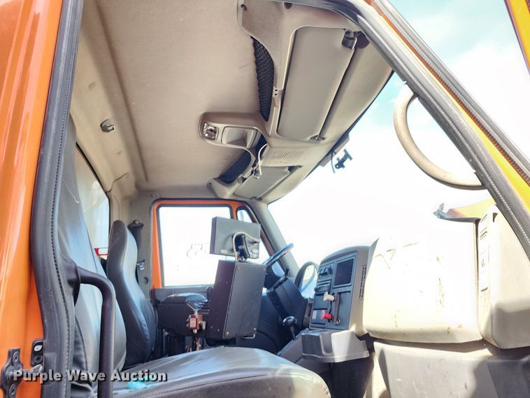 image for item DC6197 2009 International 7400  dump truck