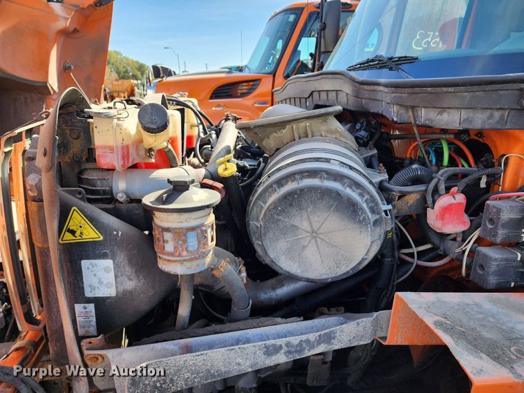 image for item DC6197 2009 International 7400  dump truck