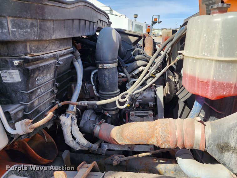 image for item DC6197 2009 International 7400  dump truck