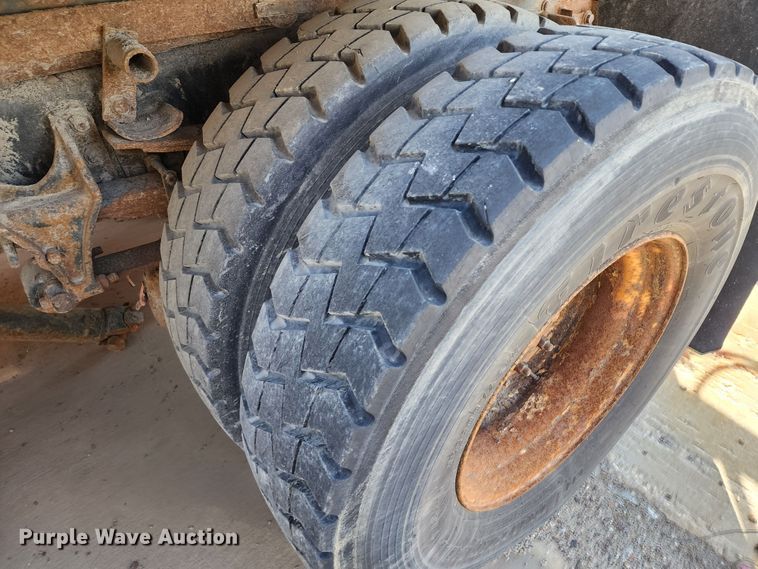 image for item DC6197 2009 International 7400  dump truck