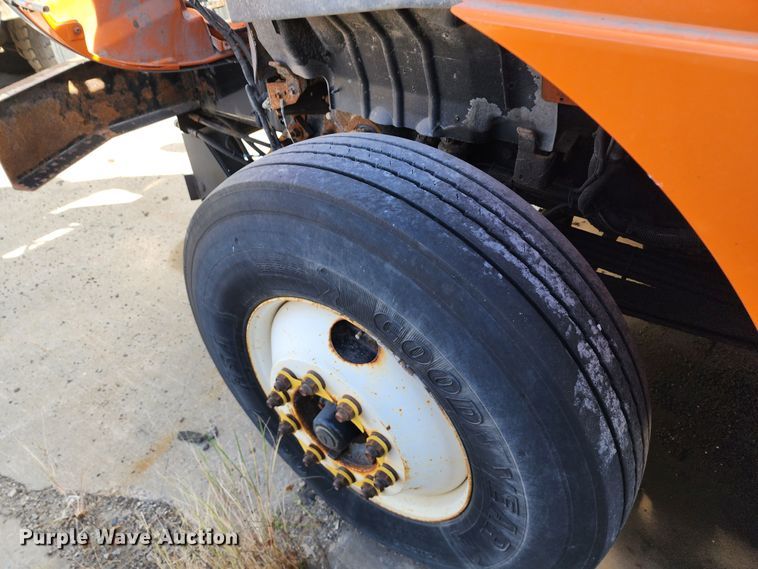 image for item DC6197 2009 International 7400  dump truck