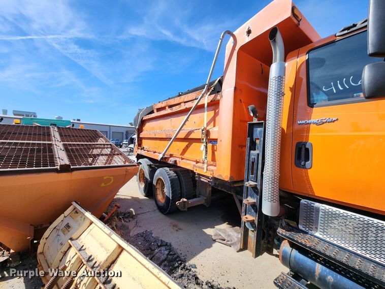 image for item DC6198 2012 International 7500  dump truck