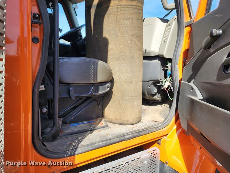 image for item DC6198 2012 International 7500  dump truck