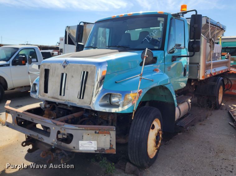 image for item DC6199 2007 International 7300  dump truck