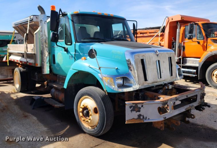image for item DC6199 2007 International 7300  dump truck