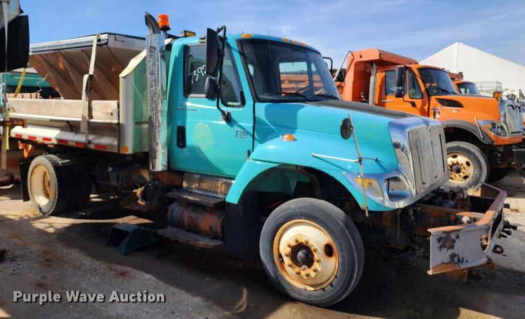 image for item DC6199 2007 International 7300  dump truck