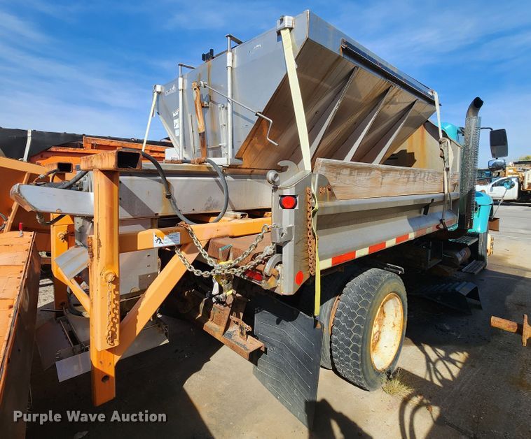 image for item DC6199 2007 International 7300  dump truck