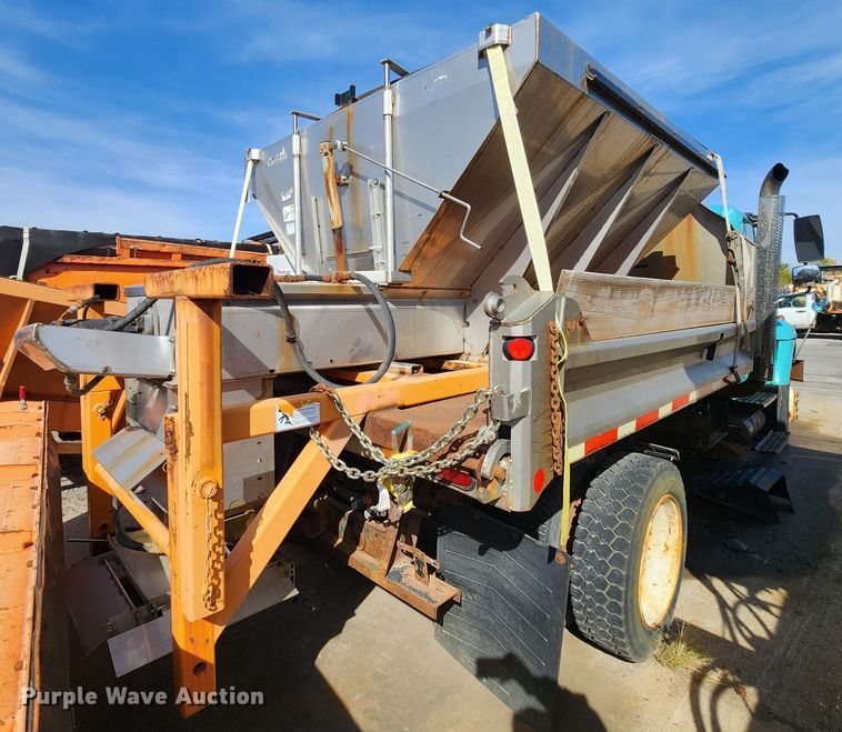 image for item DC6199 2007 International 7300  dump truck