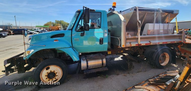 image for item DC6199 2007 International 7300  dump truck