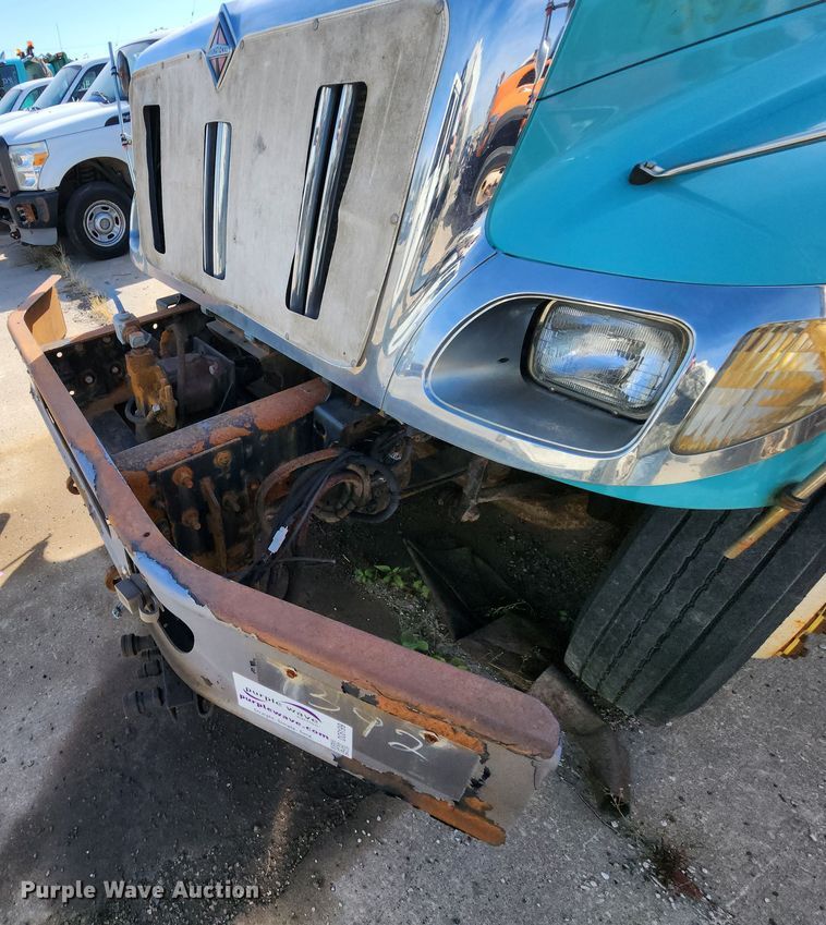 image for item DC6199 2007 International 7300  dump truck