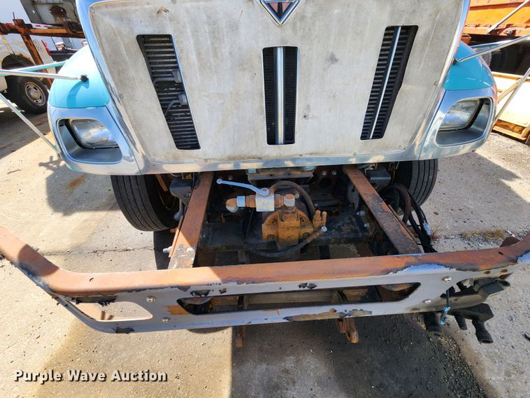 image for item DC6199 2007 International 7300  dump truck