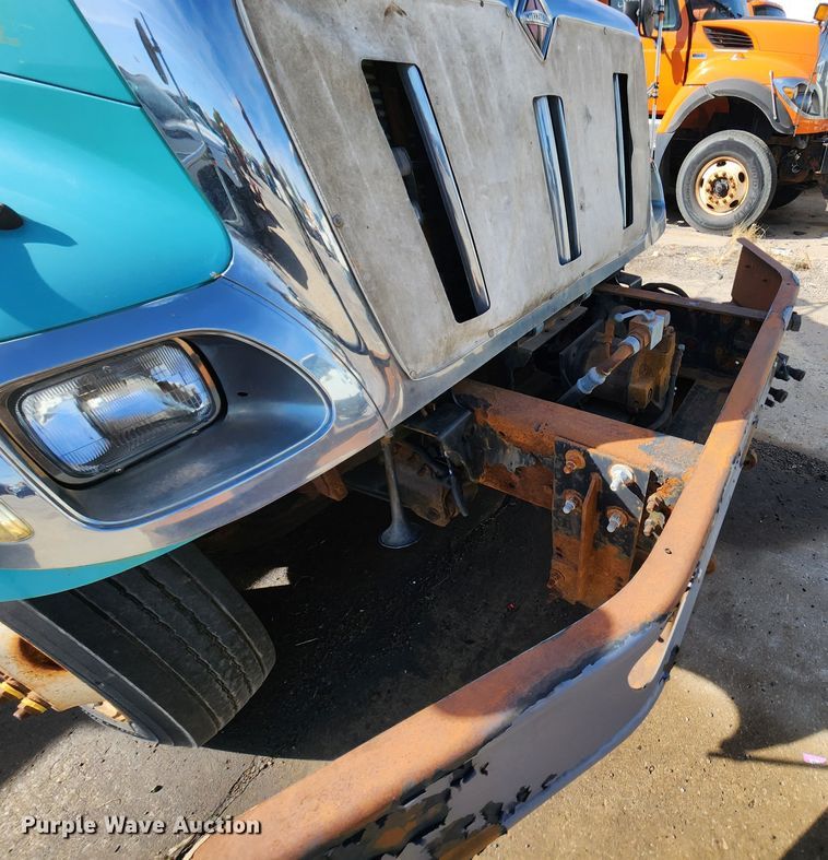 image for item DC6199 2007 International 7300  dump truck