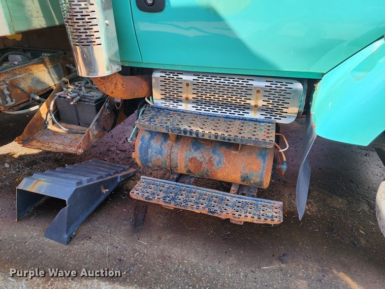 image for item DC6199 2007 International 7300  dump truck