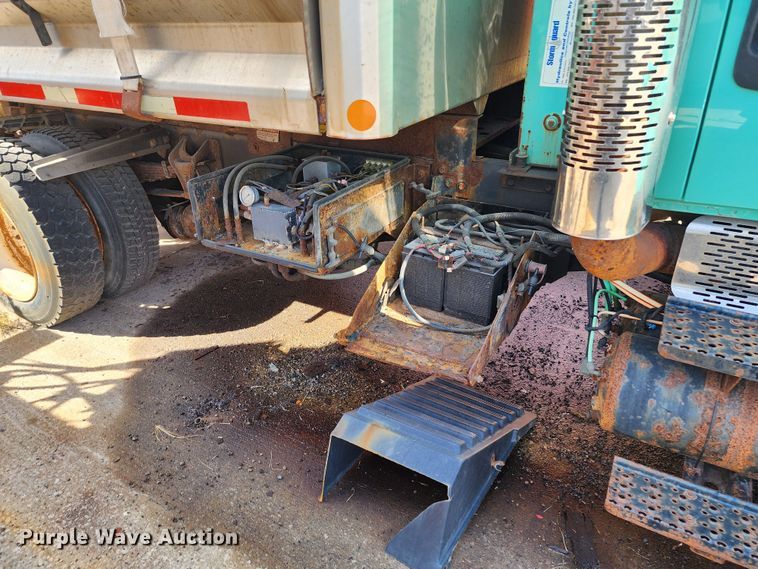 image for item DC6199 2007 International 7300  dump truck