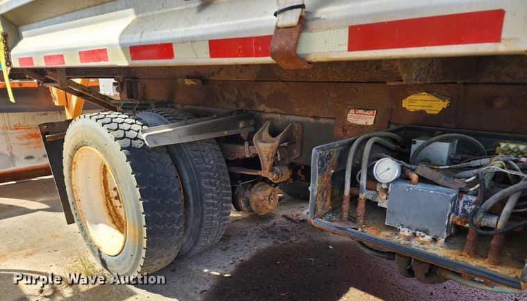 image for item DC6199 2007 International 7300  dump truck