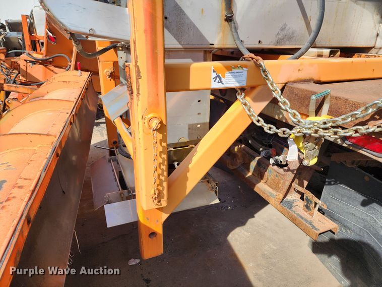 image for item DC6199 2007 International 7300  dump truck