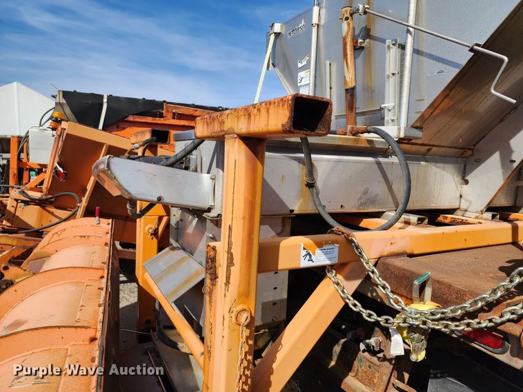 image for item DC6199 2007 International 7300  dump truck