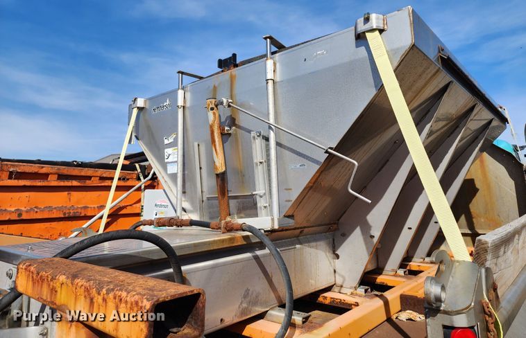 image for item DC6199 2007 International 7300  dump truck