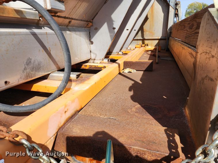 image for item DC6199 2007 International 7300  dump truck