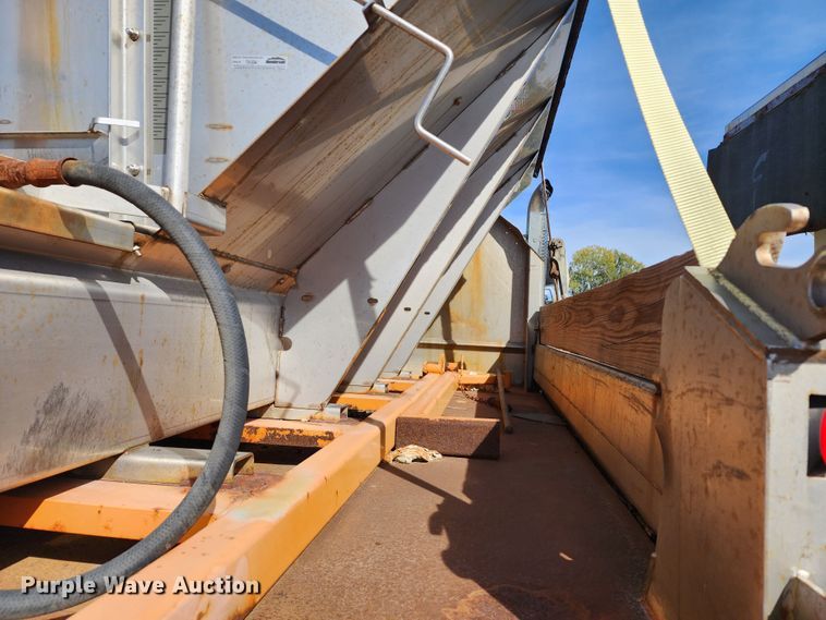 image for item DC6199 2007 International 7300  dump truck