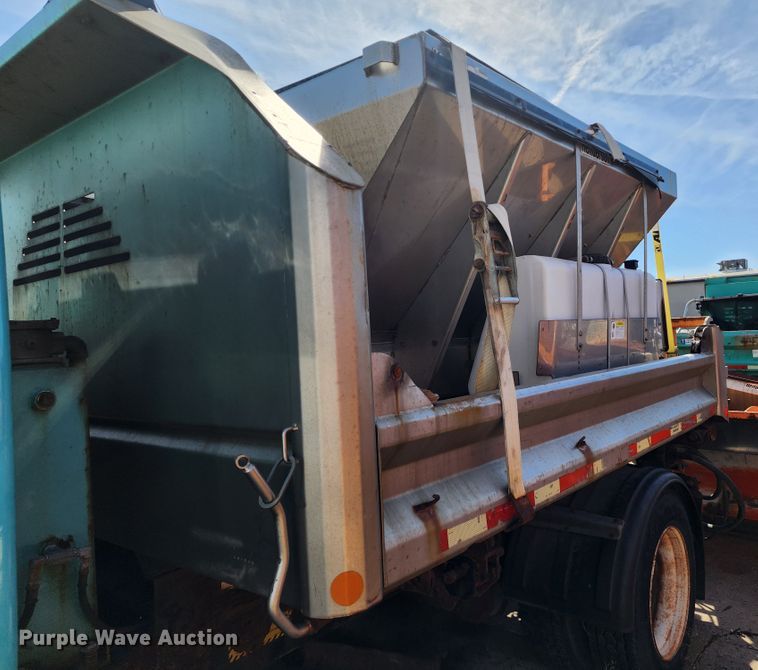 image for item DC6199 2007 International 7300  dump truck