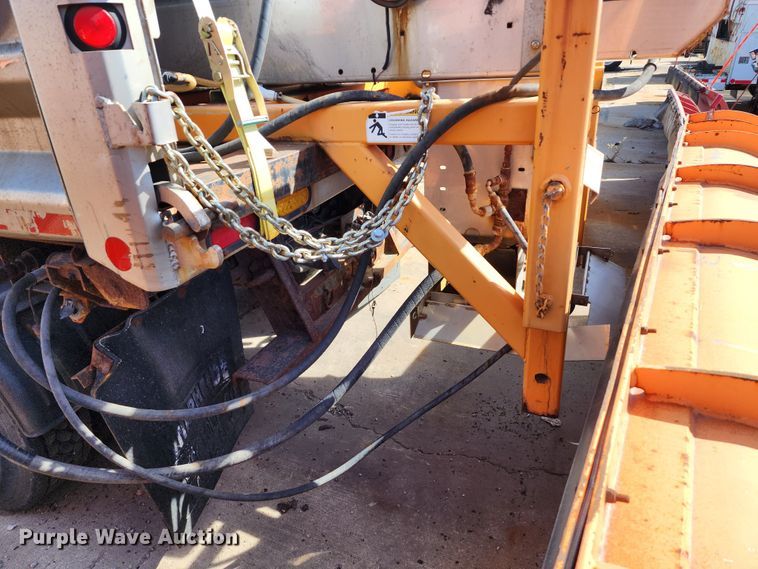 image for item DC6199 2007 International 7300  dump truck