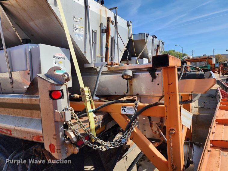 image for item DC6199 2007 International 7300  dump truck