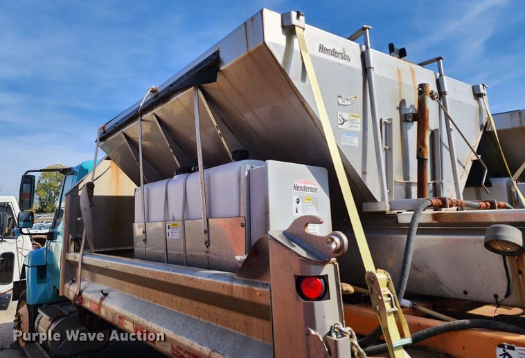 image for item DC6199 2007 International 7300  dump truck