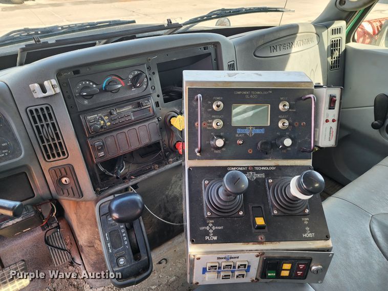 image for item DC6199 2007 International 7300  dump truck