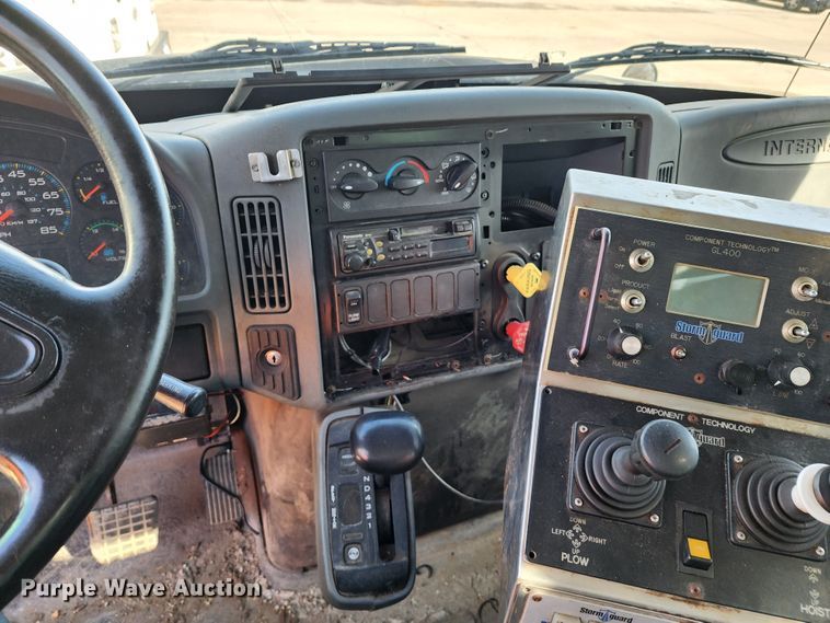 image for item DC6199 2007 International 7300  dump truck