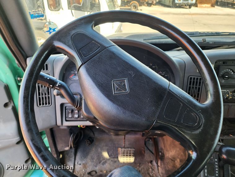 image for item DC6199 2007 International 7300  dump truck