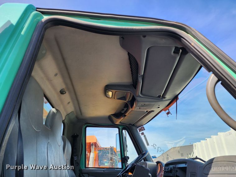 image for item DC6199 2007 International 7300  dump truck