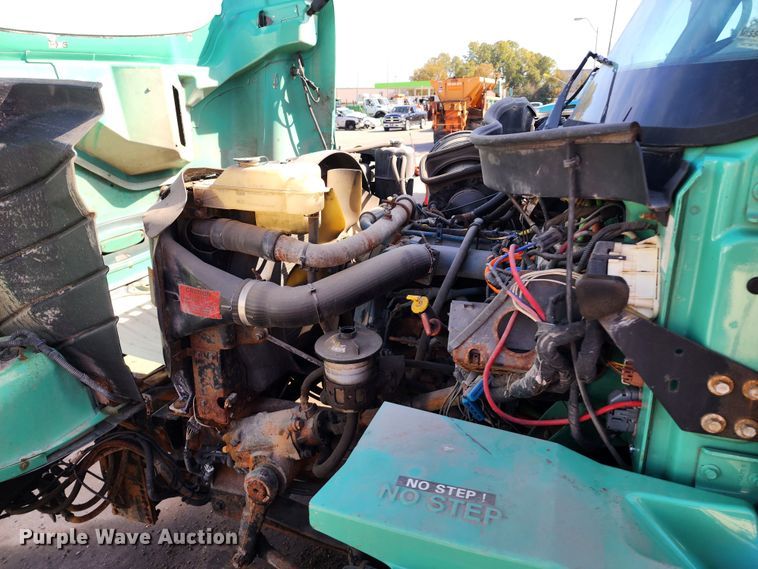 image for item DC6199 2007 International 7300  dump truck