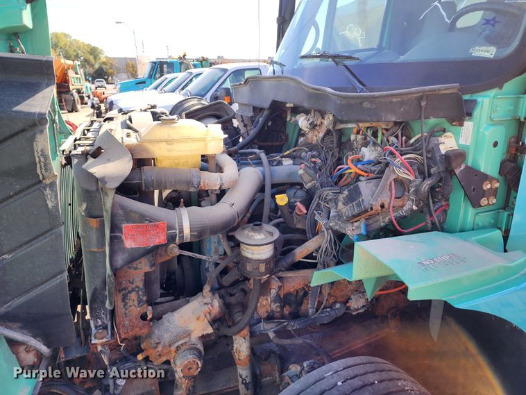 image for item DC6199 2007 International 7300  dump truck