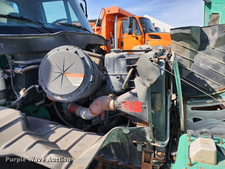 image for item DC6199 2007 International 7300  dump truck