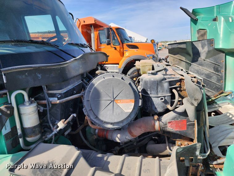 image for item DC6199 2007 International 7300  dump truck