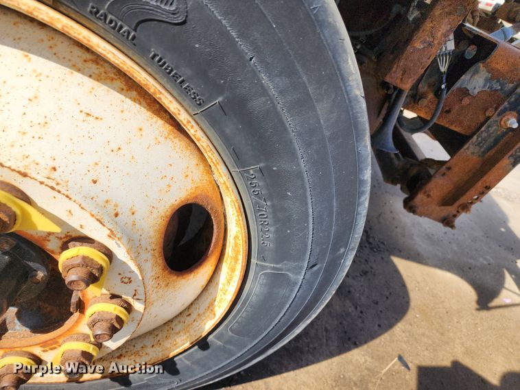 image for item DC6199 2007 International 7300  dump truck