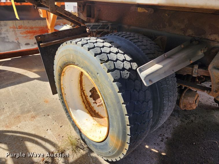 image for item DC6199 2007 International 7300  dump truck