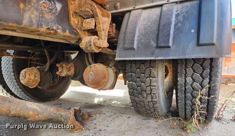 image for item DC6199 2007 International 7300  dump truck