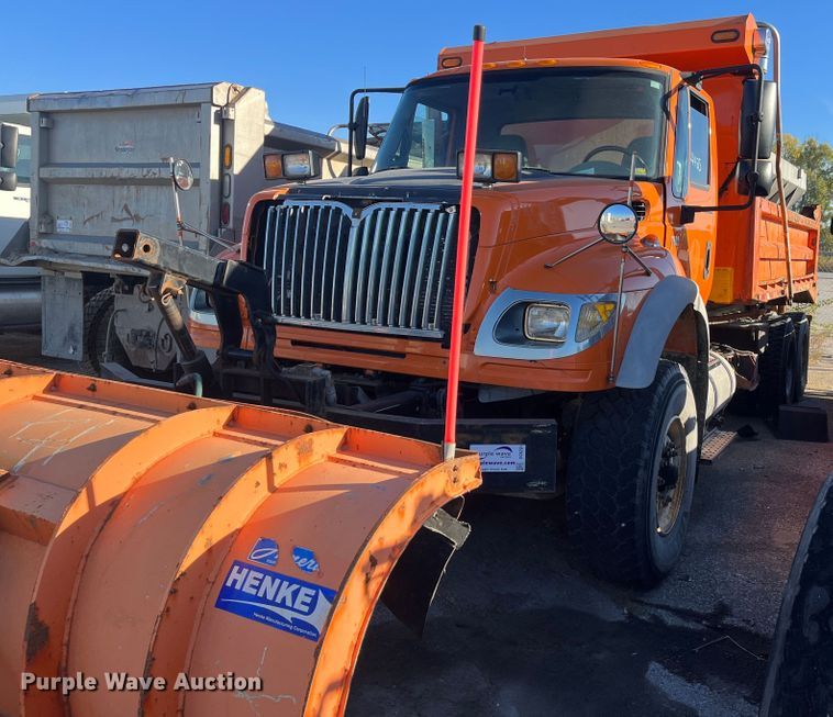 image for item DC6201 2007 International 7600  dump truck