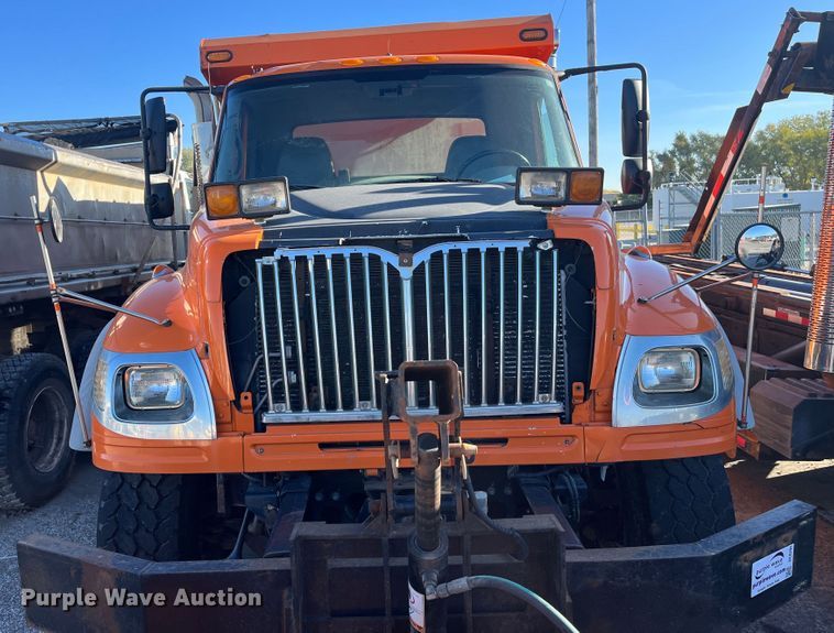 image for item DC6201 2007 International 7600  dump truck