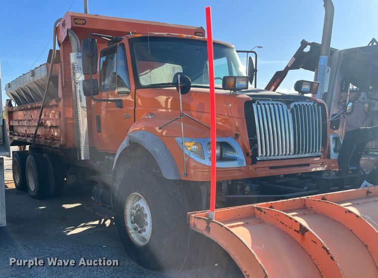 image for item DC6201 2007 International 7600  dump truck