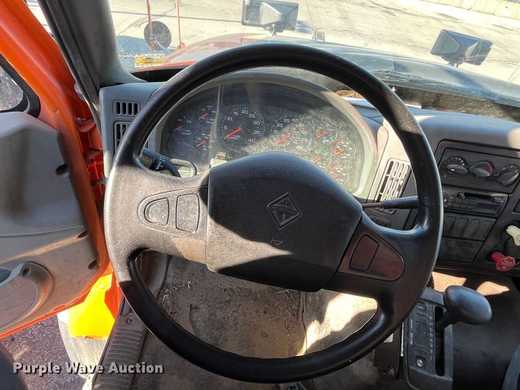 image for item DC6201 2007 International 7600  dump truck