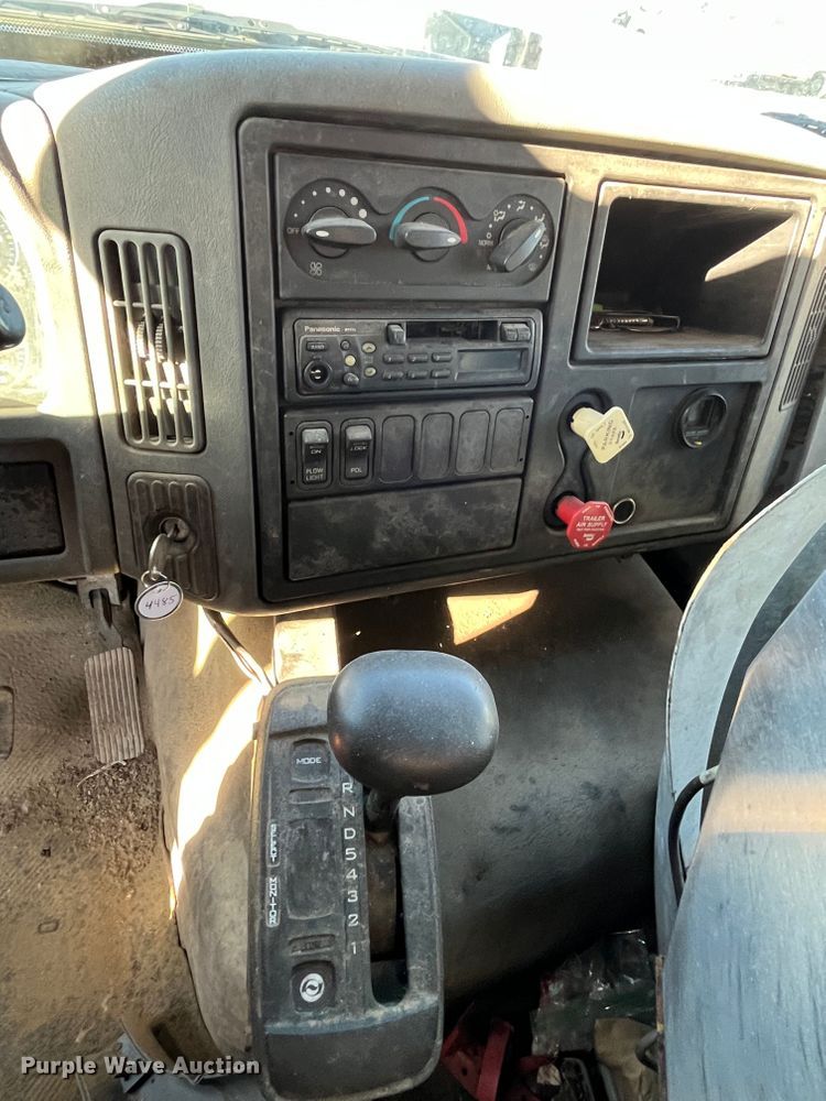 image for item DC6201 2007 International 7600  dump truck