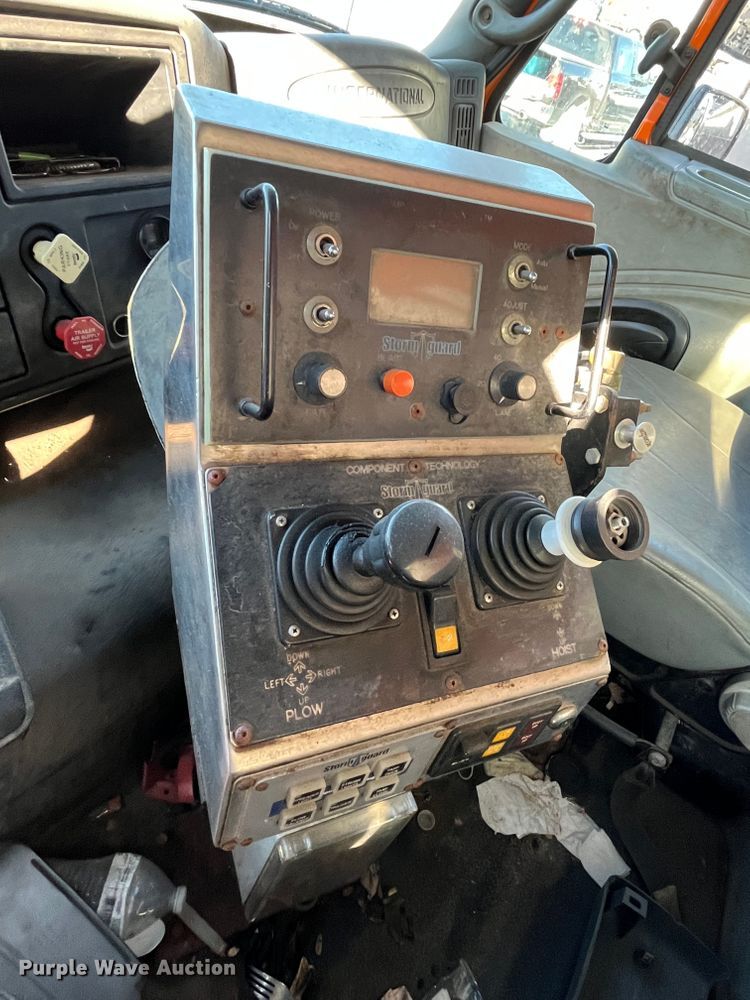 image for item DC6201 2007 International 7600  dump truck